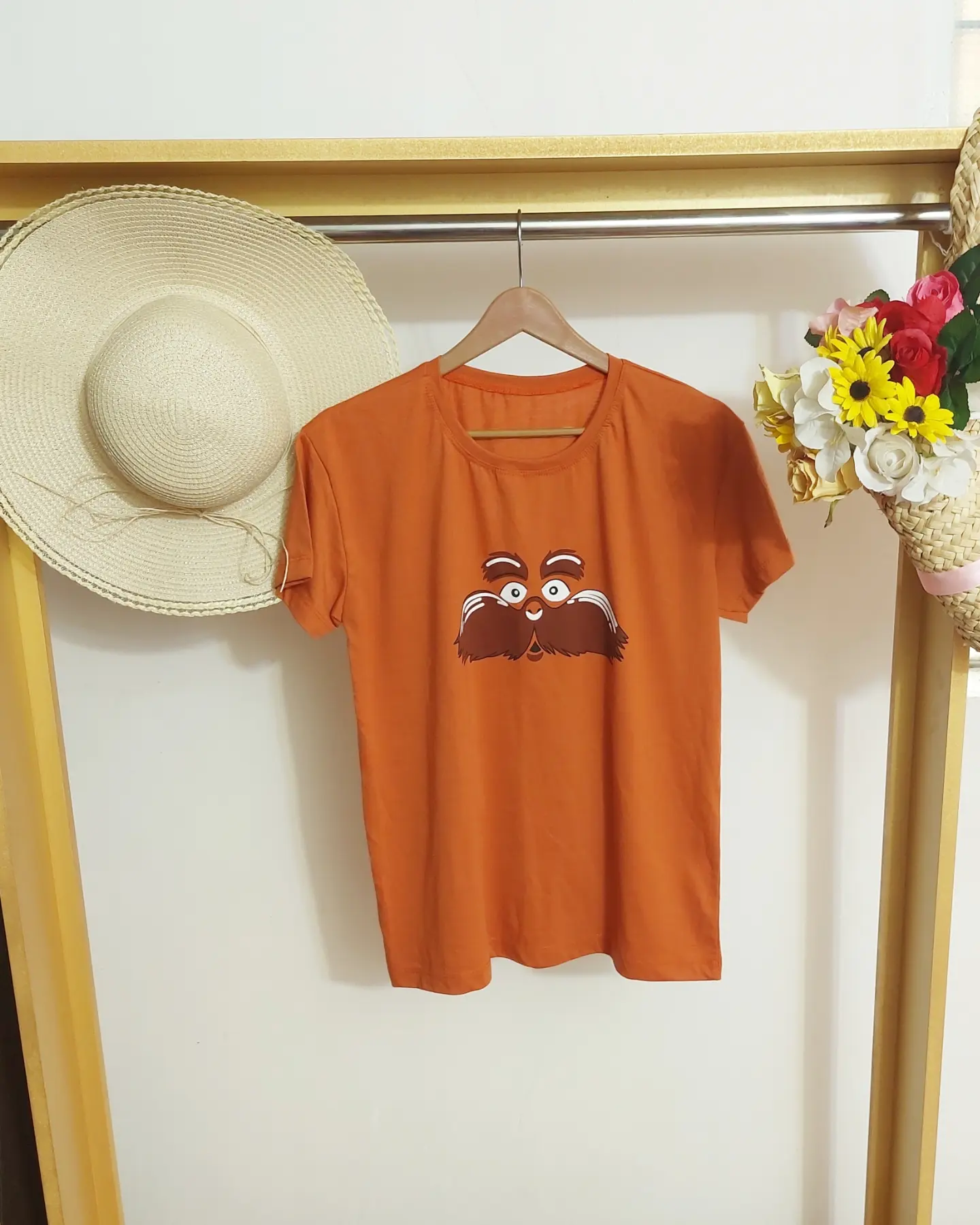 تیشرت زیبا انیمیسن آجری