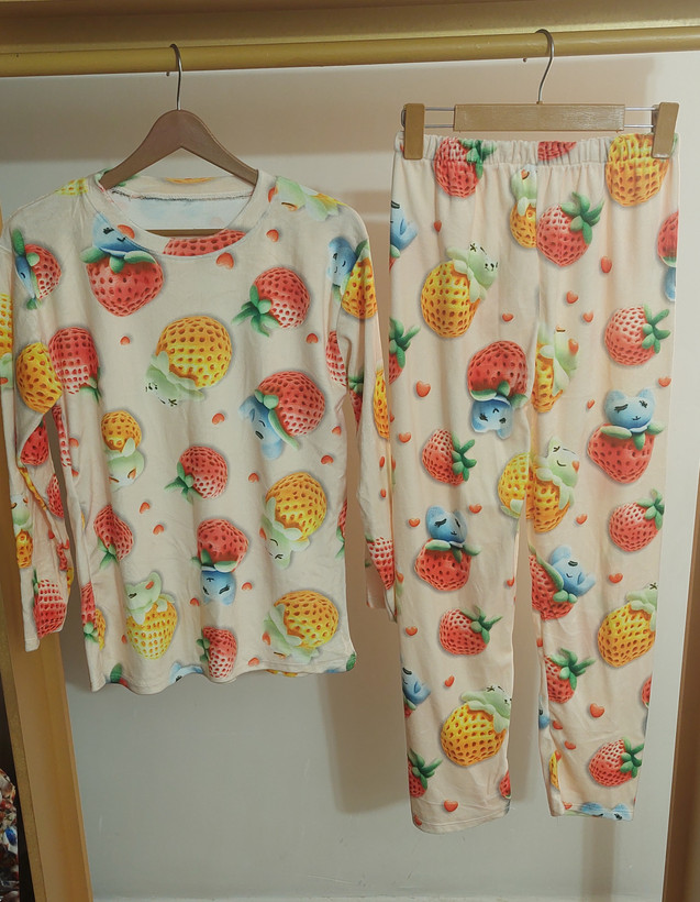 ست مخمل بلوز شلوار سه بعدی توت فرنگی